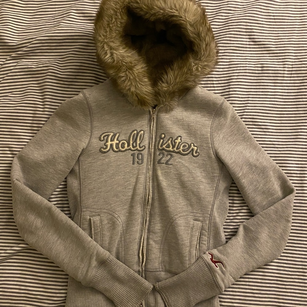 Hollister faux fur lined hooded zip up sweater
